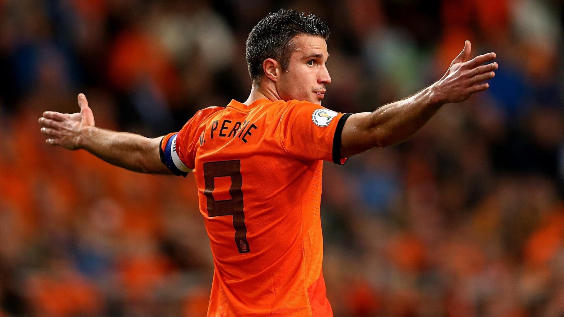 “简阳文体中心羽毛球赛事：技术高超选手争锋决胜”